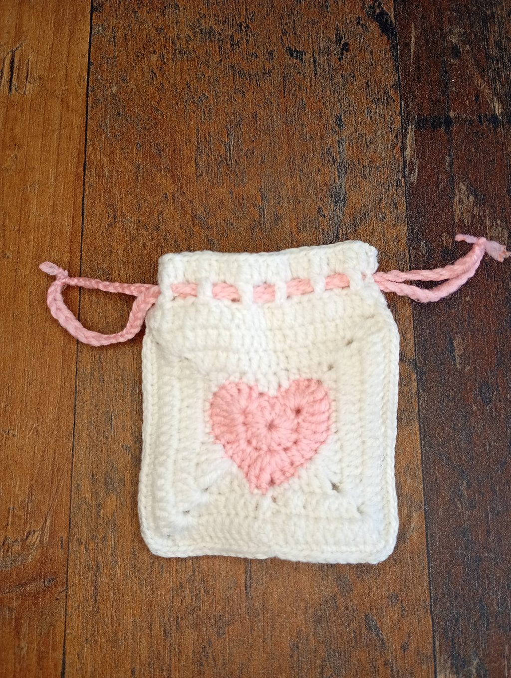 Gehäkelter Heart Pouch Rückseite mit Zugband