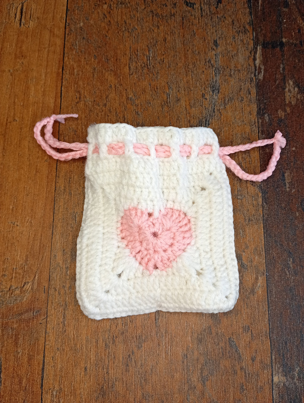 Gehäkelter Heart Pouch geöffnet