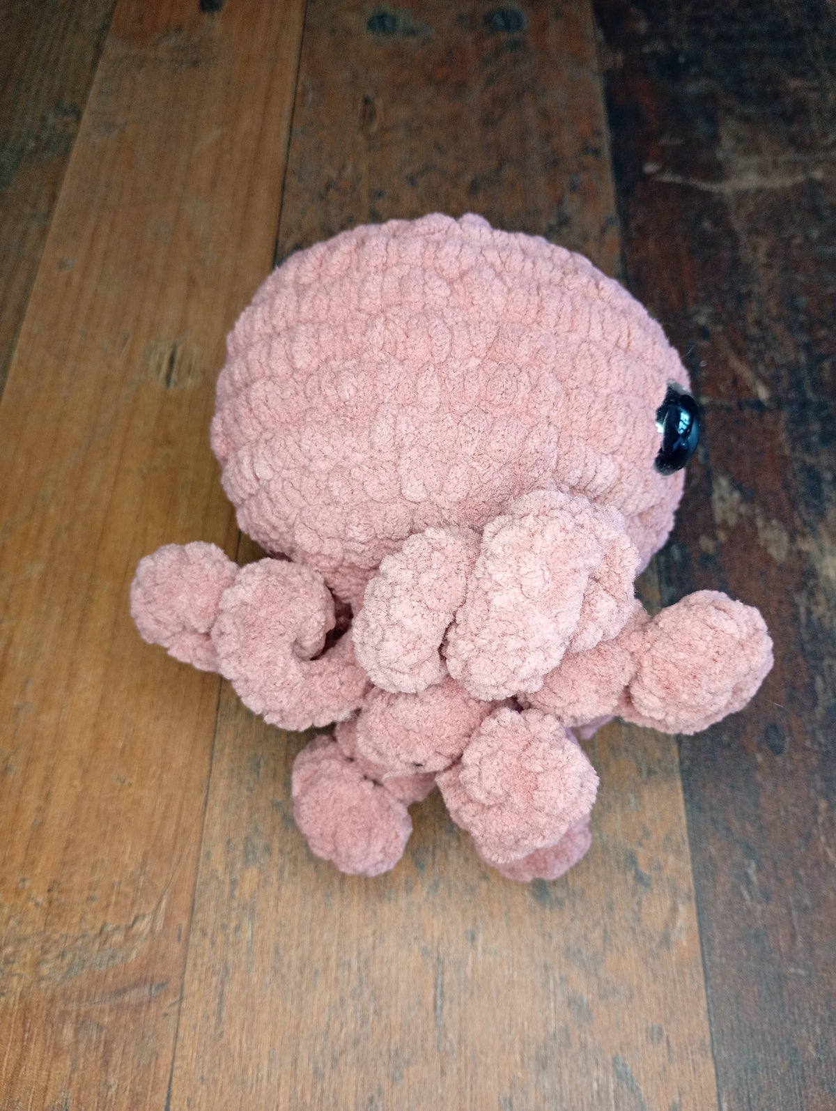 Gehäkelte Quallen-Figur Rosa Seitenansicht rechts