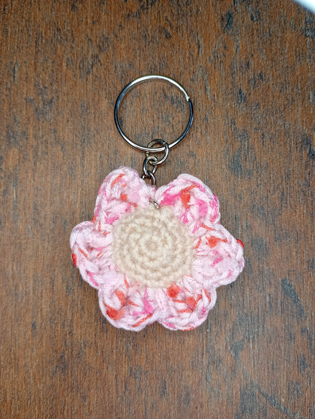 Gehäkelter Kirschblüten-Schlüsselanhänger Rückseite