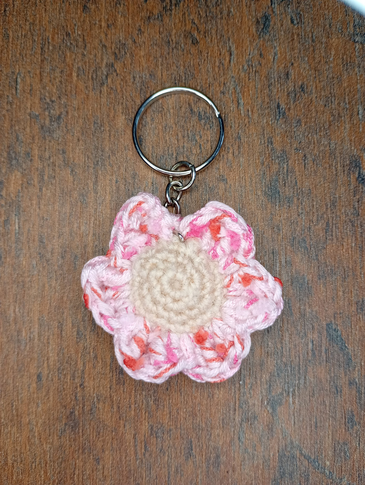 Gehäkelter Kirschblüten-Schlüsselanhänger Rückseite