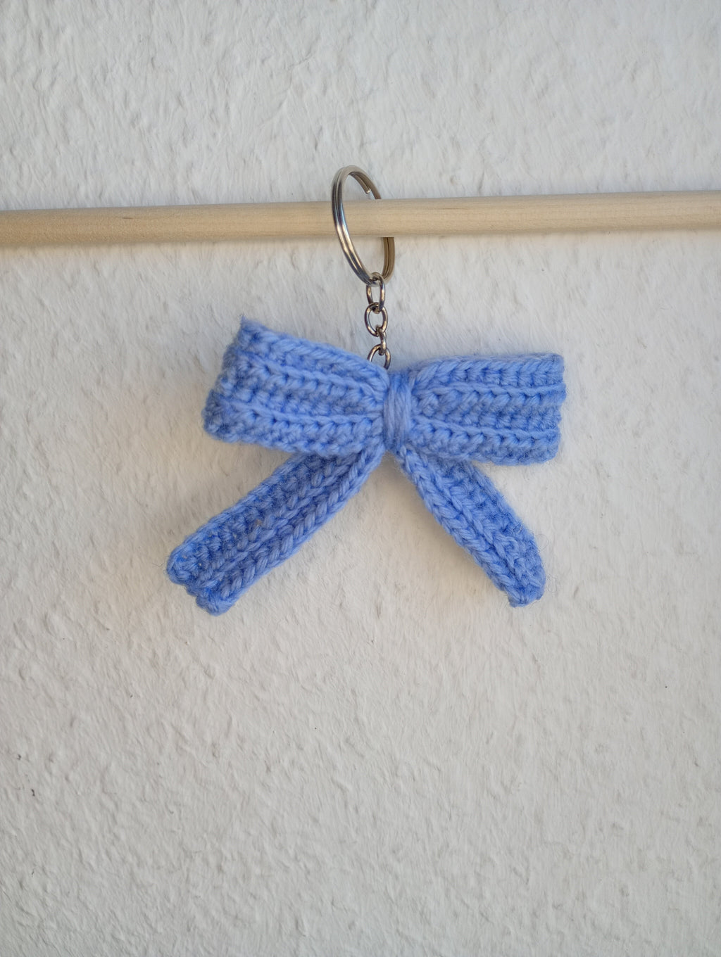 Gehäkelter Schleifen-Schlüsselanhänger Blau – Detail