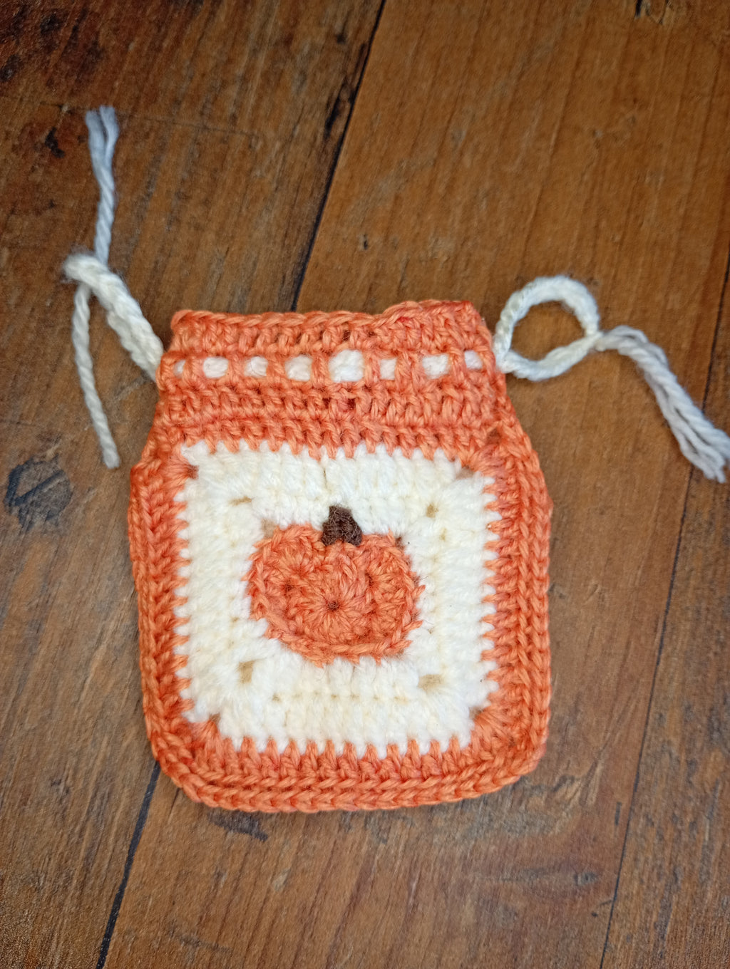 Gehäkelter Little Pumpkin Pouch – Nahaufnahme