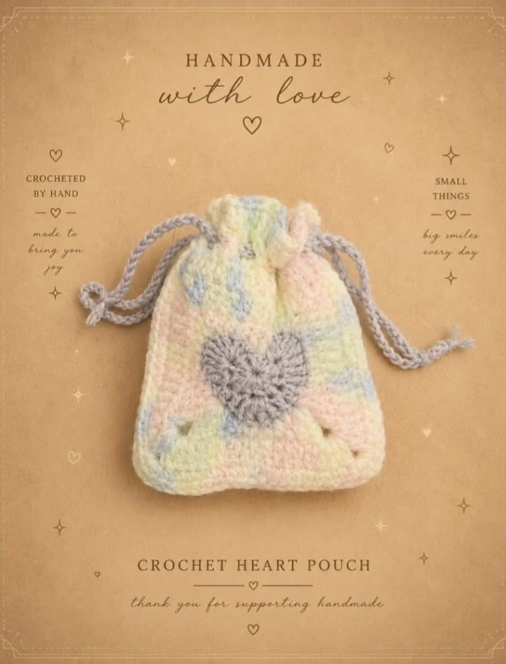 Gehäkelter Heart Pouch – Pastell-Multicolor mit grauem Herz