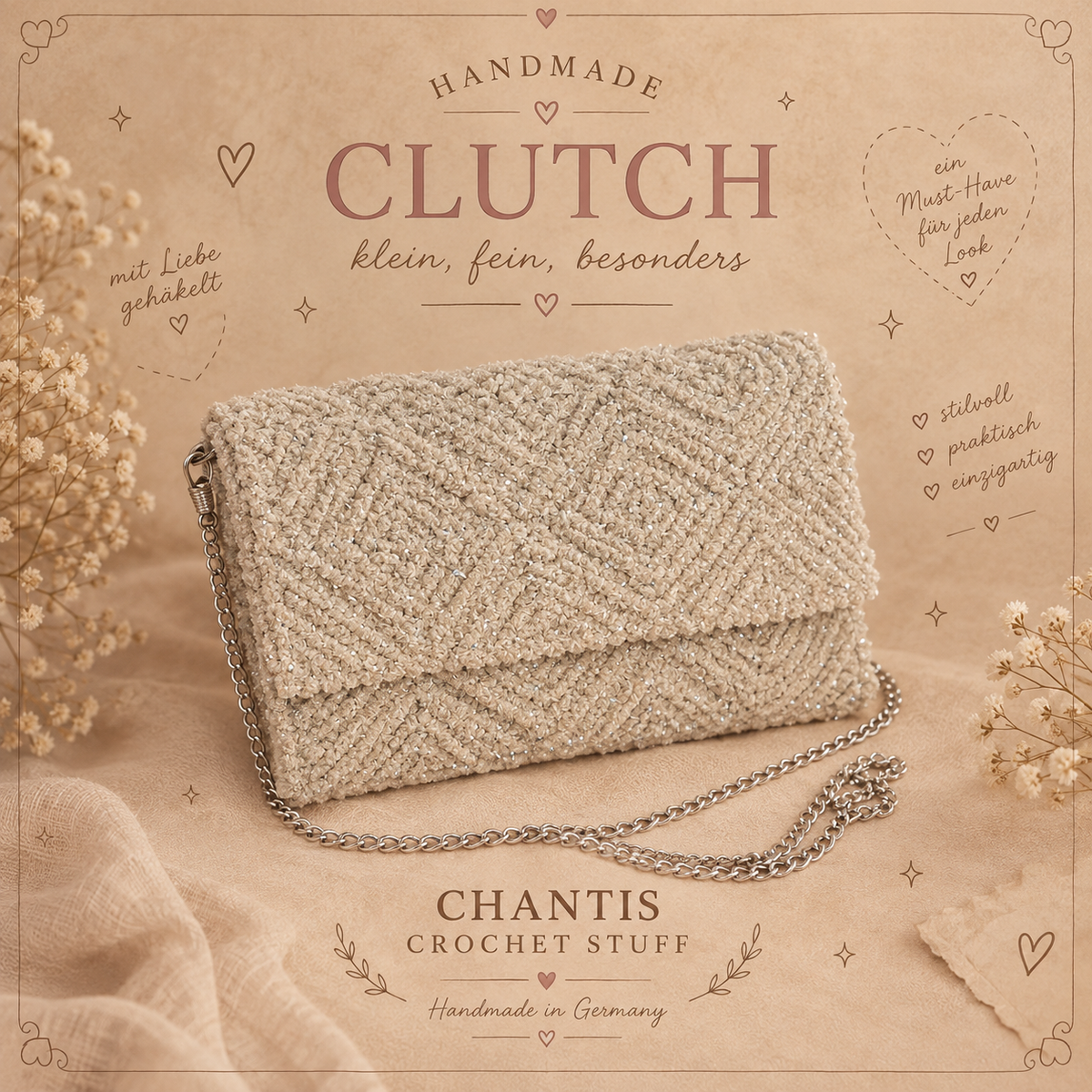 Handgehäkelte Clutch-Tasche auf Holzboden